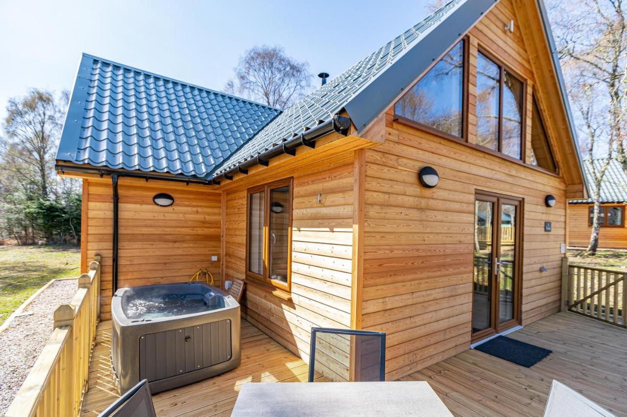 Thistle Lodge 21 With Hot Tub Belladrum Exterior photo