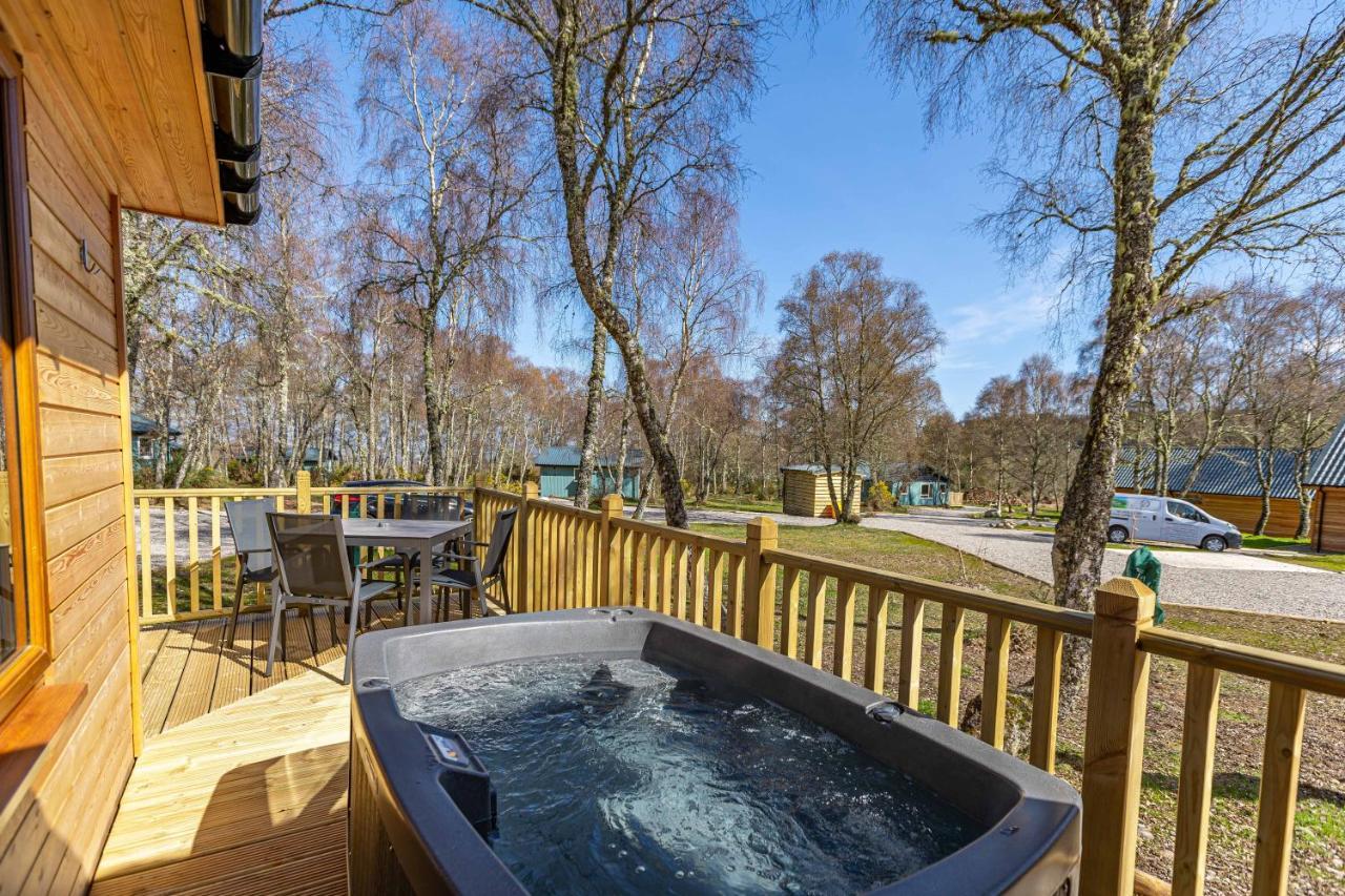 Thistle Lodge 21 With Hot Tub Belladrum Exterior photo