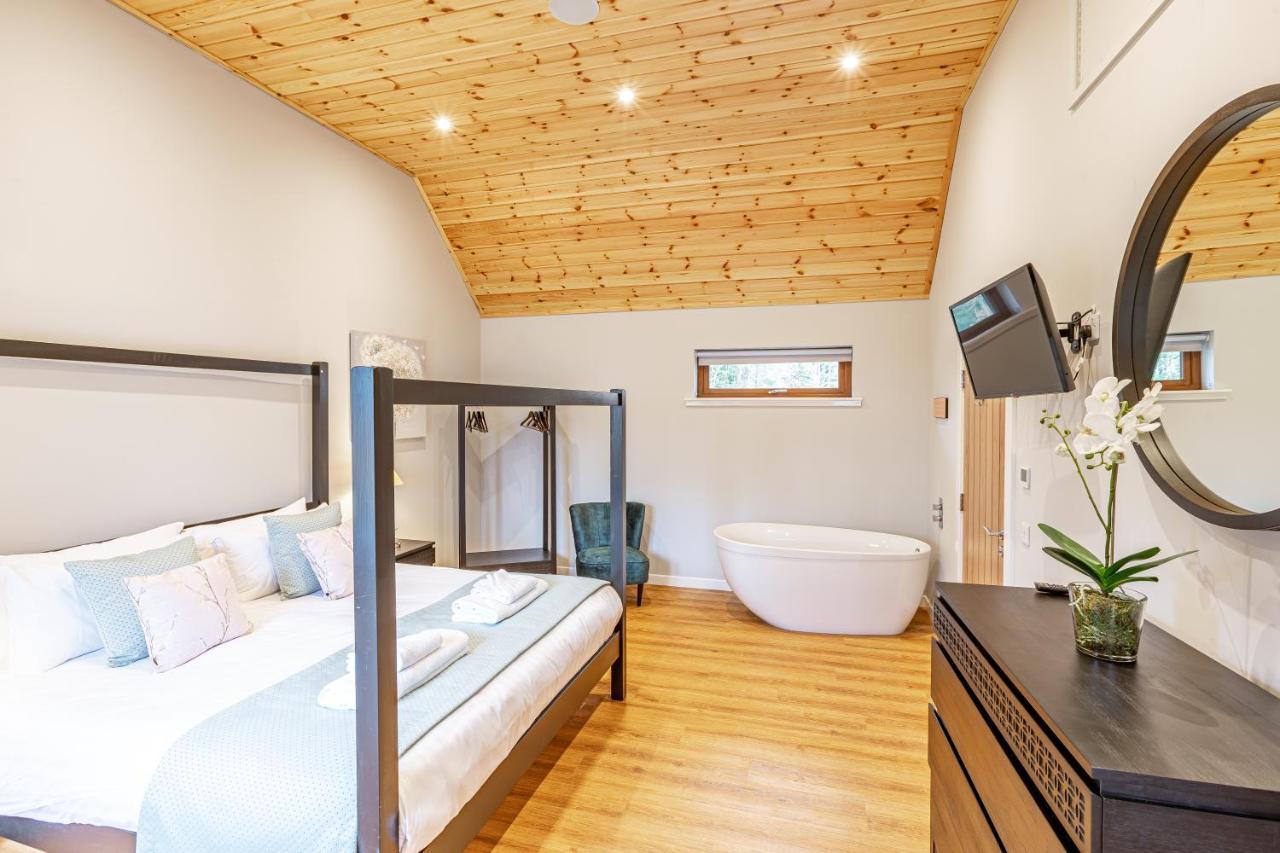 Thistle Lodge 21 With Hot Tub Belladrum Exterior photo